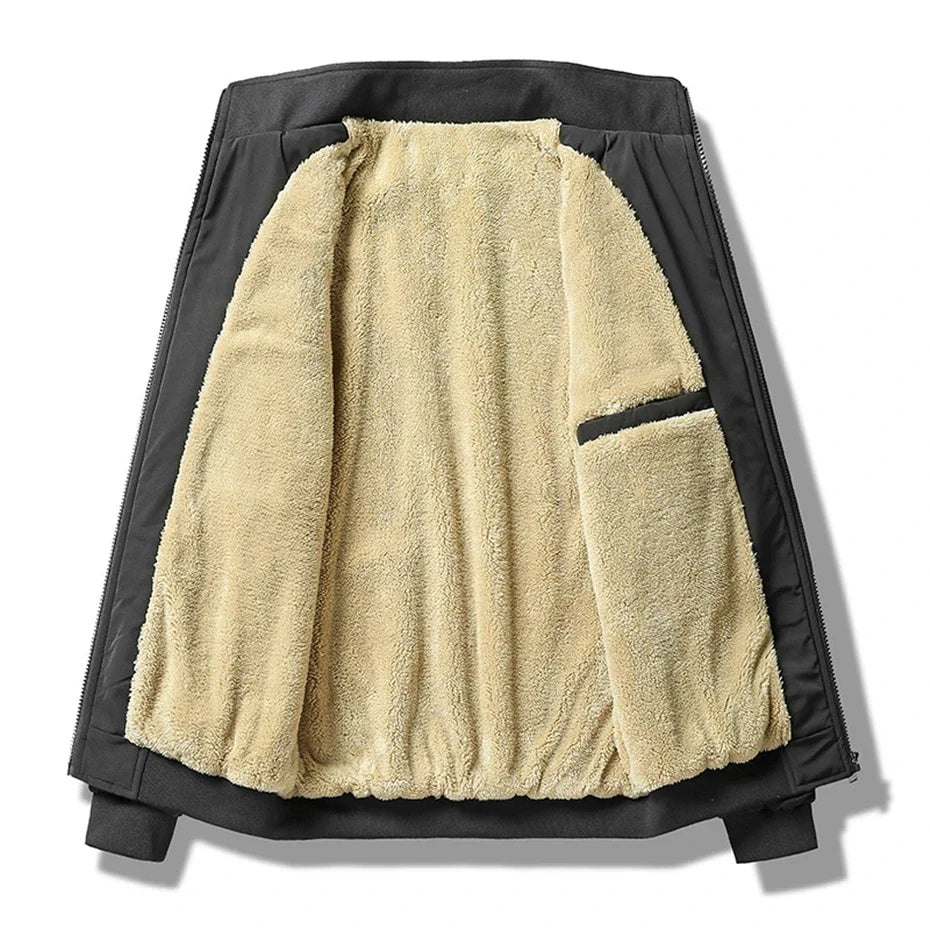 Robuust heren bomberjack, gevoerd voor winterbescherming. Perfecte casual kleding voor buiten.