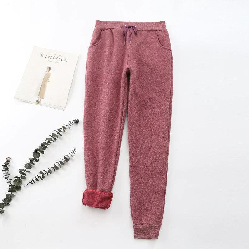 Warme winterbroek voor dames: de fleece gevoerde Karen jogger biedt ultiem comfort en isolatie.
