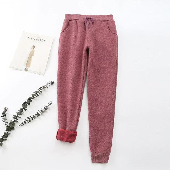 Warme winterbroek voor dames: de fleece gevoerde Karen jogger biedt ultiem comfort en isolatie.