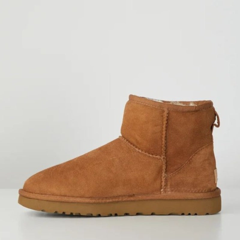 Warme dames winterlaarzen in khaki. Mathilda fleecegevoerde instaplaarzen voor casual wintermode.