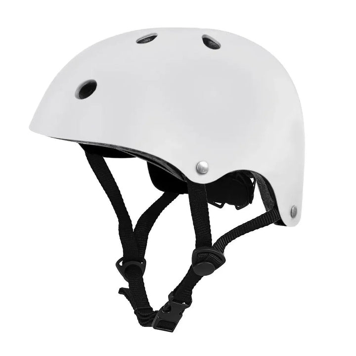 Zijkant van de SafeRide sporthelm met ventilatieopeningen voor koel fietsen.