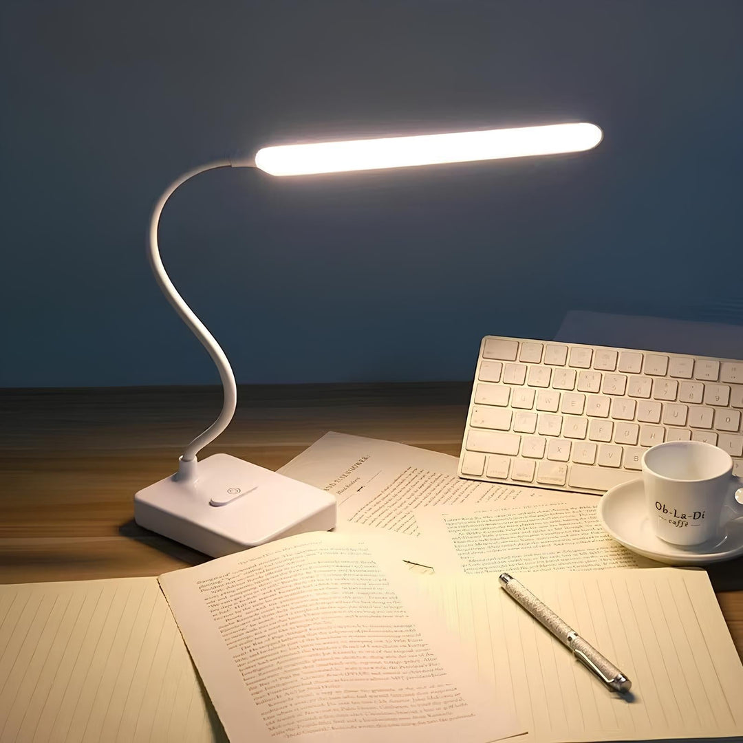 Detail van de flexibele hals van de LumoFlex LED bureaulamp voor aanpasbaar en gericht licht.