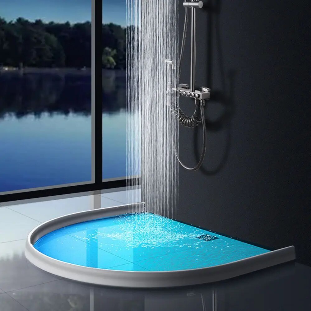 Akua WaterStopper douchebarrière voor een droge badkamer; voorkomt wateroverlast en zorgt voor waterdichte afdichting.
