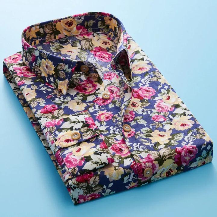 Casual herenoverhemd met levendige zomerse bloemenprint. Comfortabel en trendy voor ontspannen dagen.