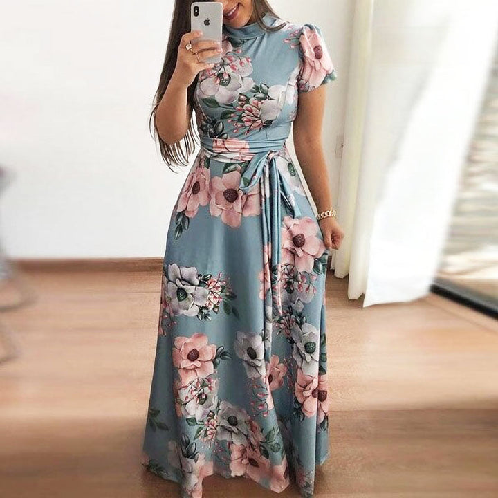 Comfortabele dames bloemenjurk, de ideale keuze voor een ontspannen zomer. Frisse en elegante casualjurk.