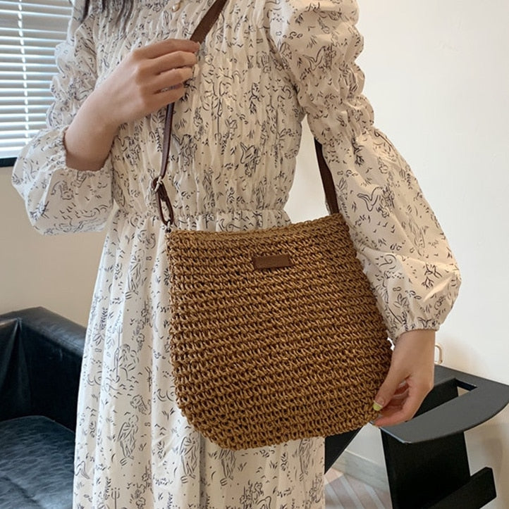 Boho-chic dames crossbody tas, handgemaakt en functioneel, stijlvol khaki-beige ontwerp, ideaal voor onderweg.