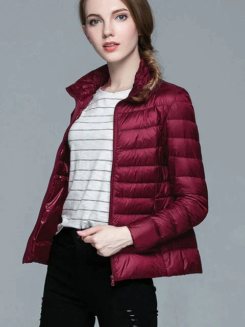Ultralicht damesjack, warm en comfortabel, ideaal als buitenkleding in de winter.