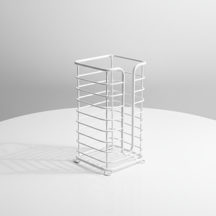 Vrijstaande toiletrolhouder met extra opslag, modern rvs design voor een opgeruimde badkamer.