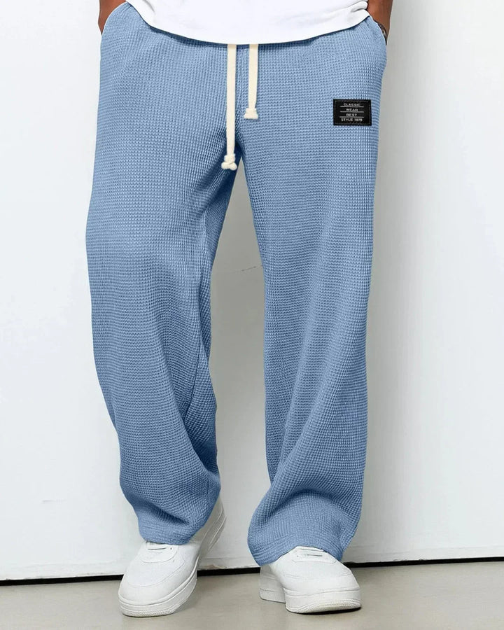Heren vrijetijdsbroek Toby met trekkoord, comfortabel en casual voor thuis of onderweg.