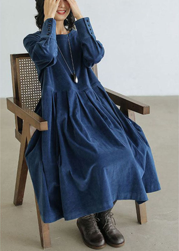 Elegante Emilia dames corduroy jurk met lange mouwen, ideaal voor herfst- en winterdagen, comfortabel en stijlvol.