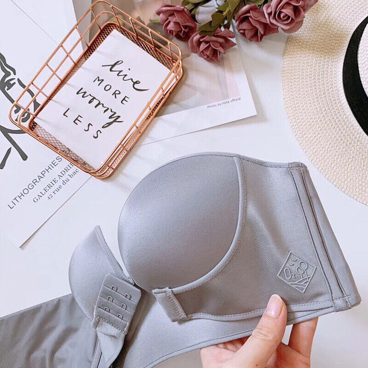 Naadloze strapless dames bh met voorsluiting, onzichtbaar onder strakke zomerkleding.
