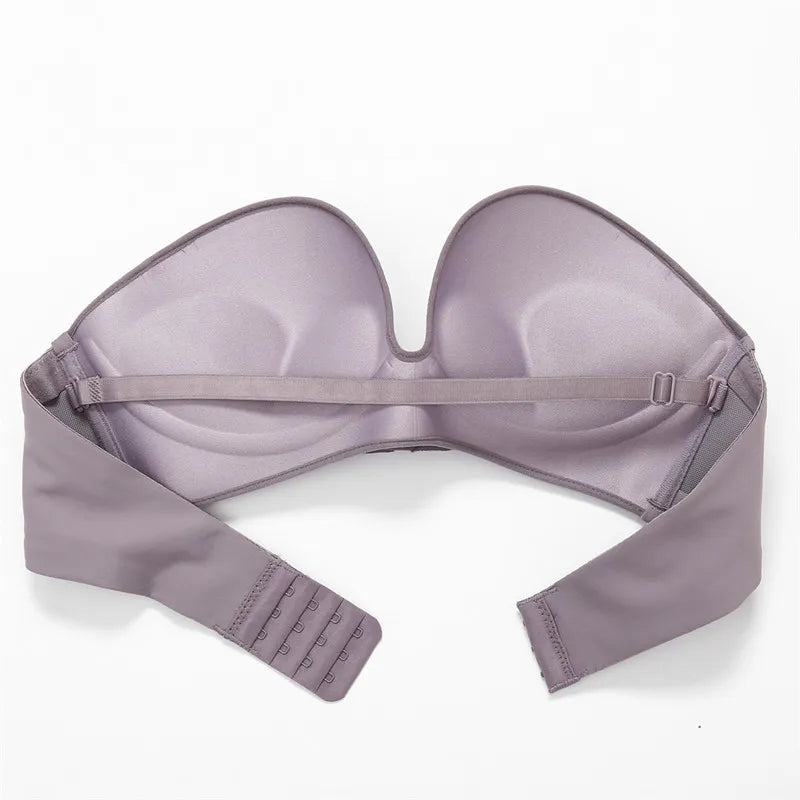 Ondersteunende strapless bh met push-up effect en voorsluiting voor optimaal comfort.