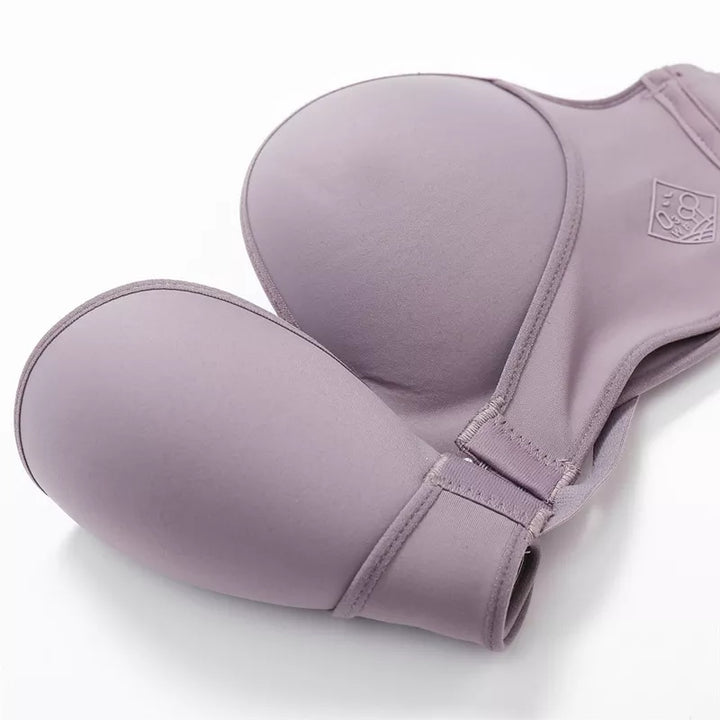 Bandeau-stijl strapless bh met push-up en voorsluiting voor een glad silhouet.