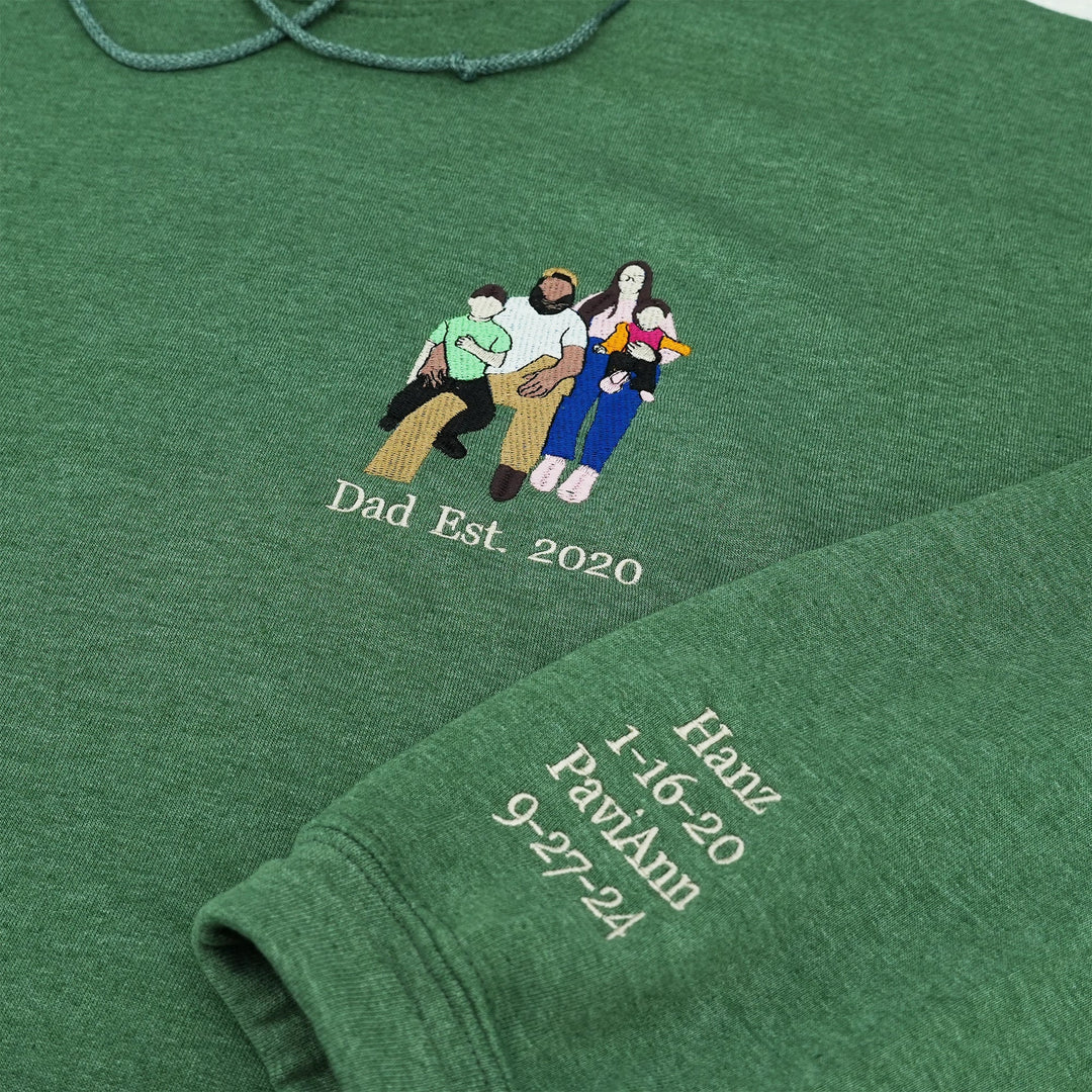 Custom herenkleding: geborduurde hoodie met persoonlijke boodschap, speciaal voor papa.
