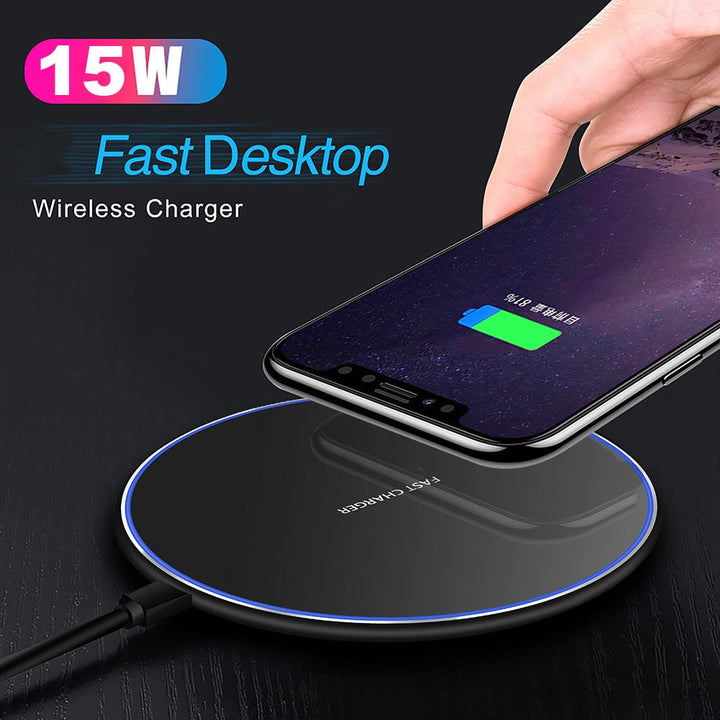 Efficiënte 30W draadloze oplaadpad met USB C input. Universele Qi lader voor alle smartphones.