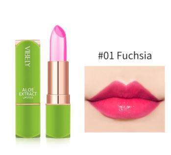 Glanzende, verzorgde lippen met de aloë vera lippenstift, geeft een natuurlijke en unieke lipkleur.