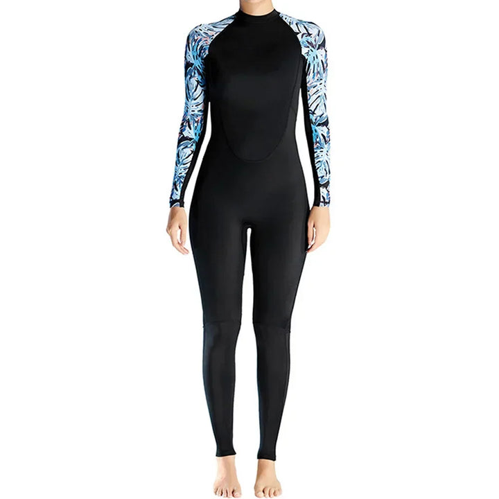 Hoogwaardig dames full-body wetsuit, ideaal voor zwemmen, duiken en watersport in koel water. Flexibel & duurzaam.
