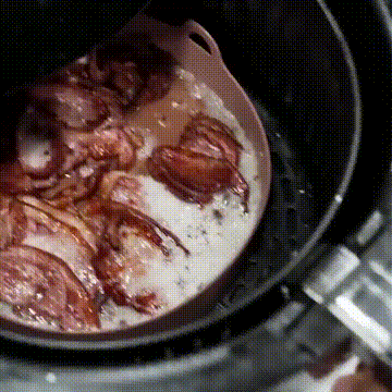 Ergonomisch siliconen bakje voor airfryers; gemakkelijk schoonmaken en hergebruiken. Bespaar tijd.