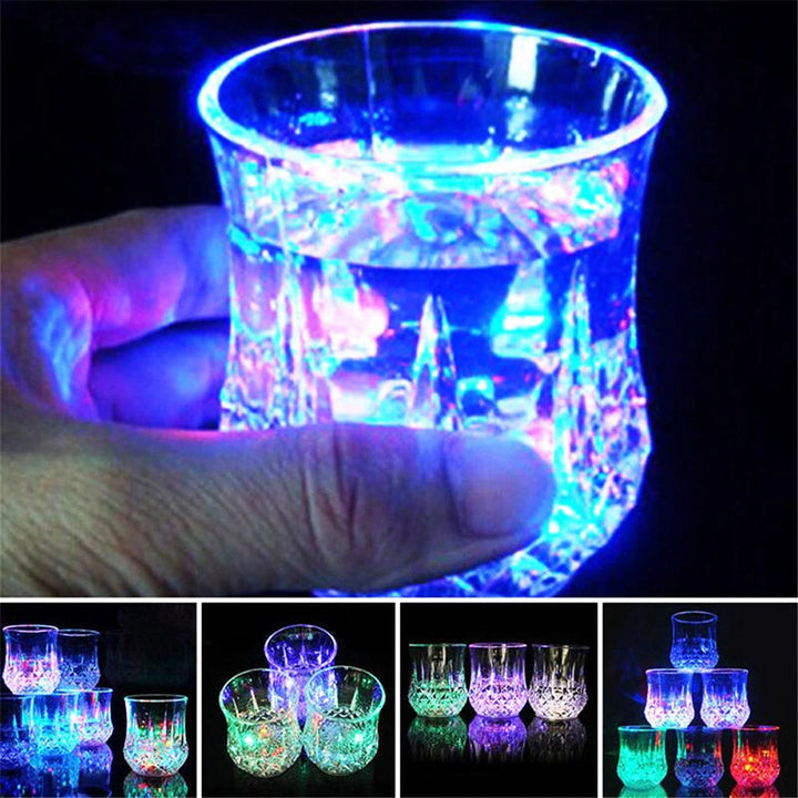 Cadeau-idee: stijlvolle LED feestglazen met dynamische verlichting; perfecte onbreekbare drinkware voor de zomer.