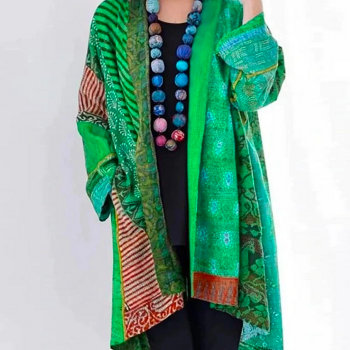 Comfortabel damesvest met elegant bloemmotief; perfect voor een veelzijdige, casual chic look.