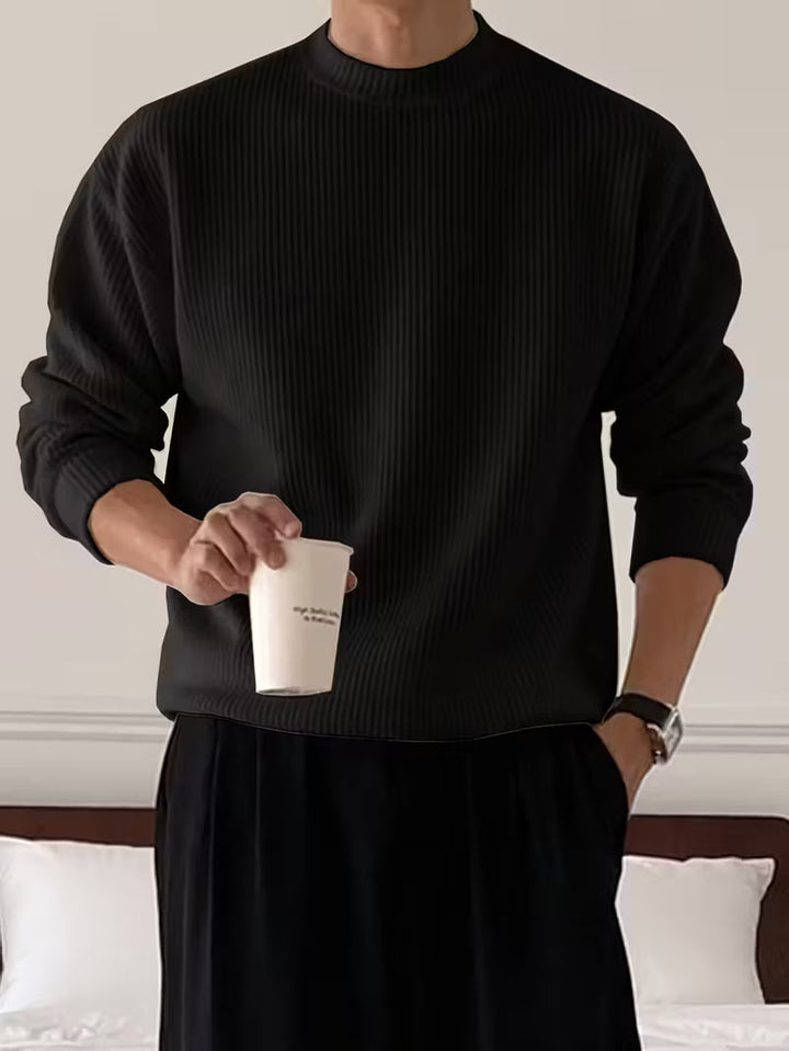 Trendy heren trui met ronde hals, comfortabel voor een modieuze casual outfit.