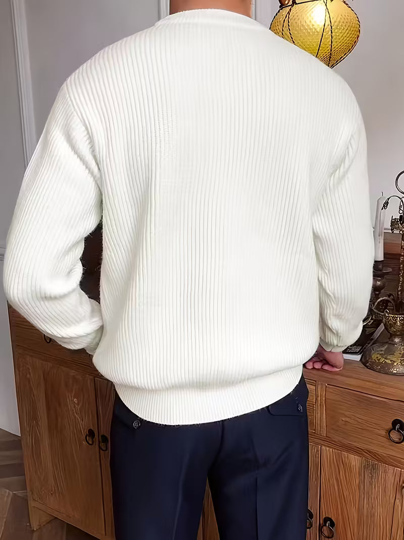 Fijngebreide heren trui met ronde hals, comfortabel en zacht op de huid.