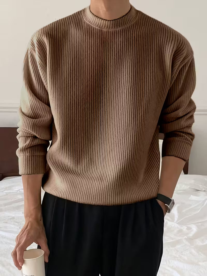 Minimalistisch design heren trui met ronde hals, comfortabel en eenvoudig stijlvol.