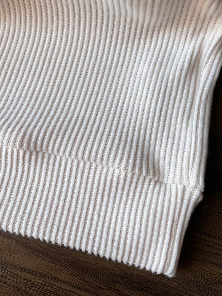 Beige heren trui met ronde hals, comfortabel en natuurlijk voor herfst en lente.
