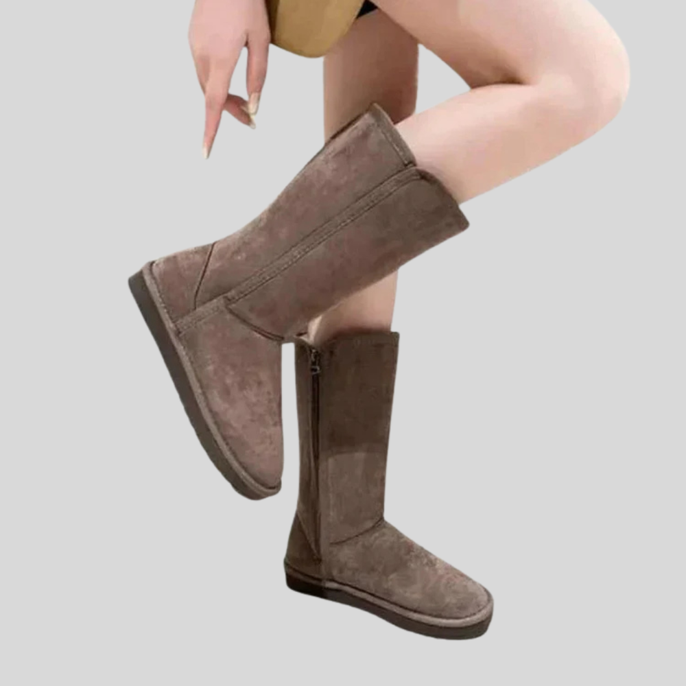 Bruine Stella winterlaars voor dames: warm gevoerd, met stevige grip zool. Perfect voor koude, stijlvolle winterdagen.
