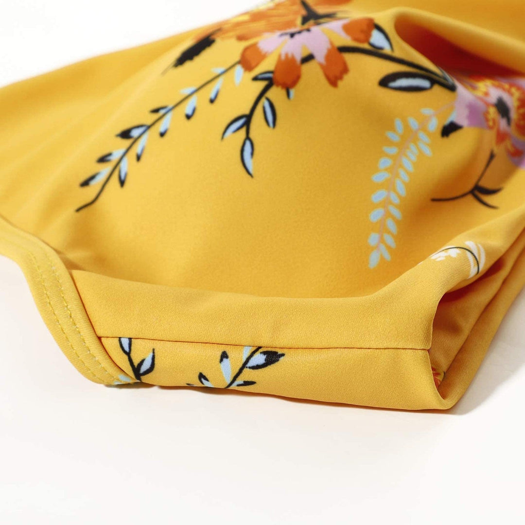 Zomerse high-waisted bikini voor dames, fleurig en comfortabel. Ideaal voor zonnige stranddagen.