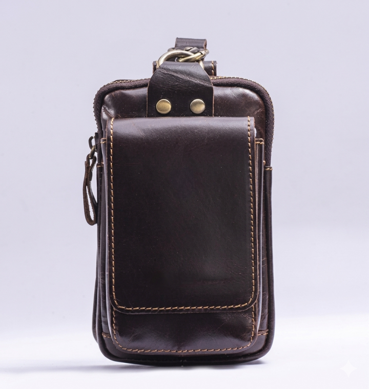 Donkerbruine leren heren heuptas, compact en praktisch als telefoontas.