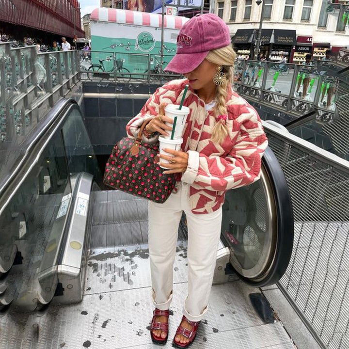 Stijlvolle zomerblazer met bloemenprint voor een trendy casual of zakelijke look.