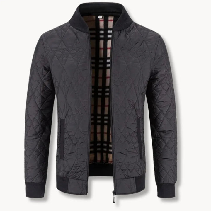 Comfortabel gewatteerd heren jack met ritssluiting, ronde hals en sportieve bomberstijl.
