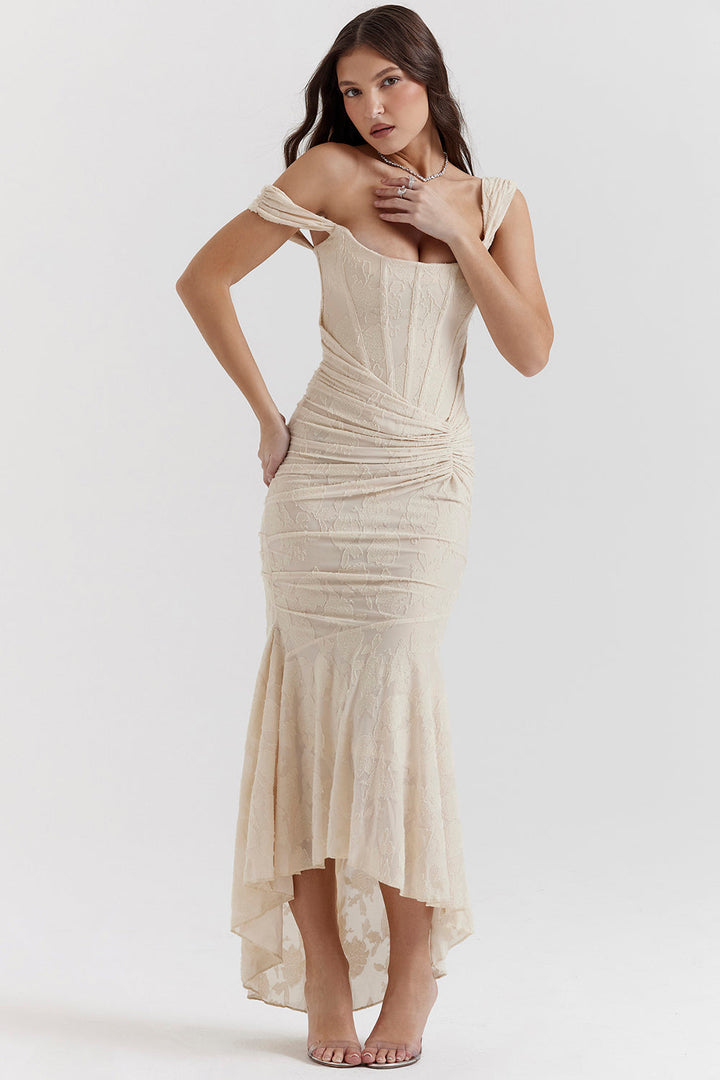 Luxe gerimpelde schouderloze avondjurk voor dames, chique en elegant. Perfect voor gala.