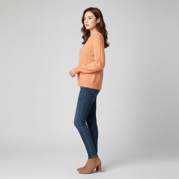 Trendy zwarte dames trui, geribd, lange mouwen, perfect voor een moderne, comfortabele outfit.