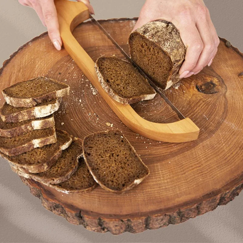 Professioneel broodmes met scherpe golfsnede voor moeiteloos brood snijden. Ergonomisch keukenmes.