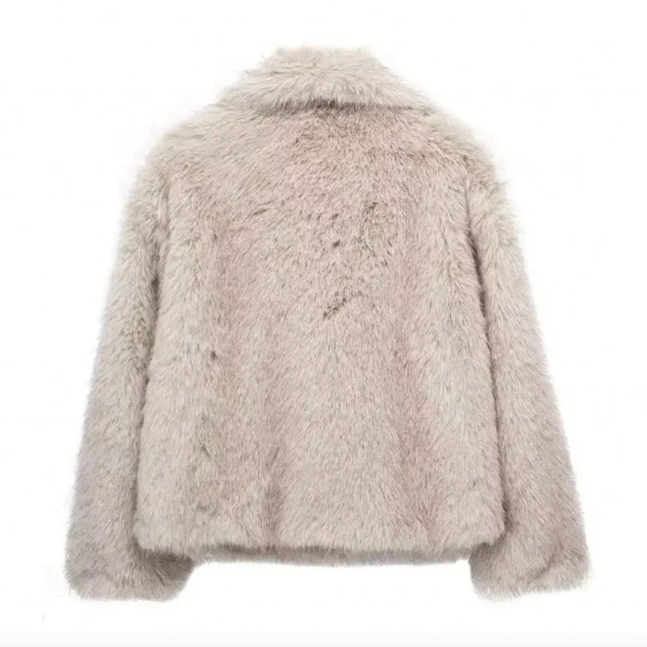 Modieuze damesjas, comfortabel en warm, perfect als buitenkleding voor de winter.