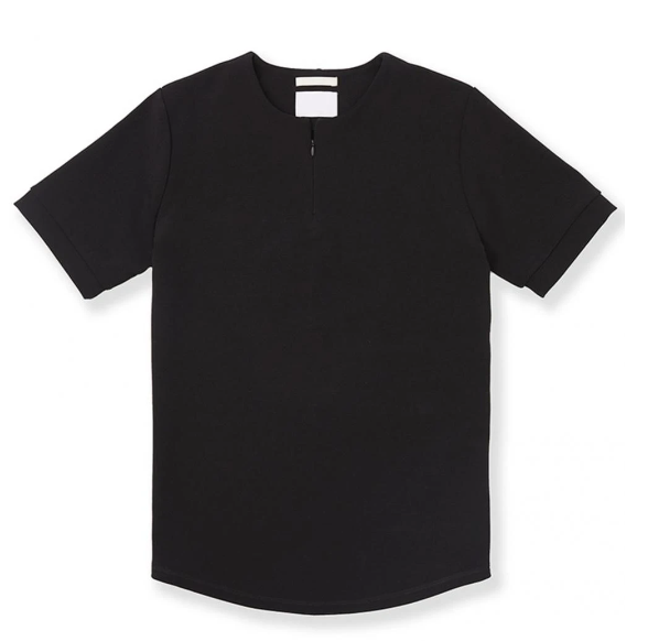 Stijlvol zwart heren T-shirt met ritskraag. Perfect voor een casual chic look en comfortabele mannenmode.