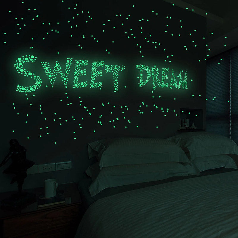 Decoratieve lichtgevende sterren muurstickers, ideaal voor kinderkamer of slaapkamer.