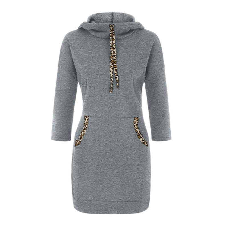 Modieus dames sweatshirt met capuchon, een must-have voor elke garderobe. Combineert stijl en gemak.