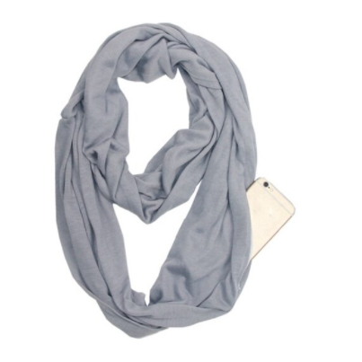 Stijlvolle dames infinity sjaal in een egale kleur met handige opbergzak, perfect voor herfst/winter.