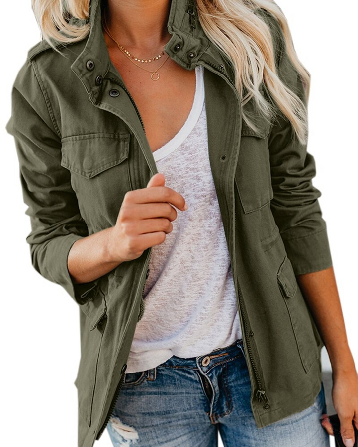 Stijlvolle dames tussenjas met functionele zakken, perfect voor lente en herfst. Comfortabele en modieuze bovenkleding.