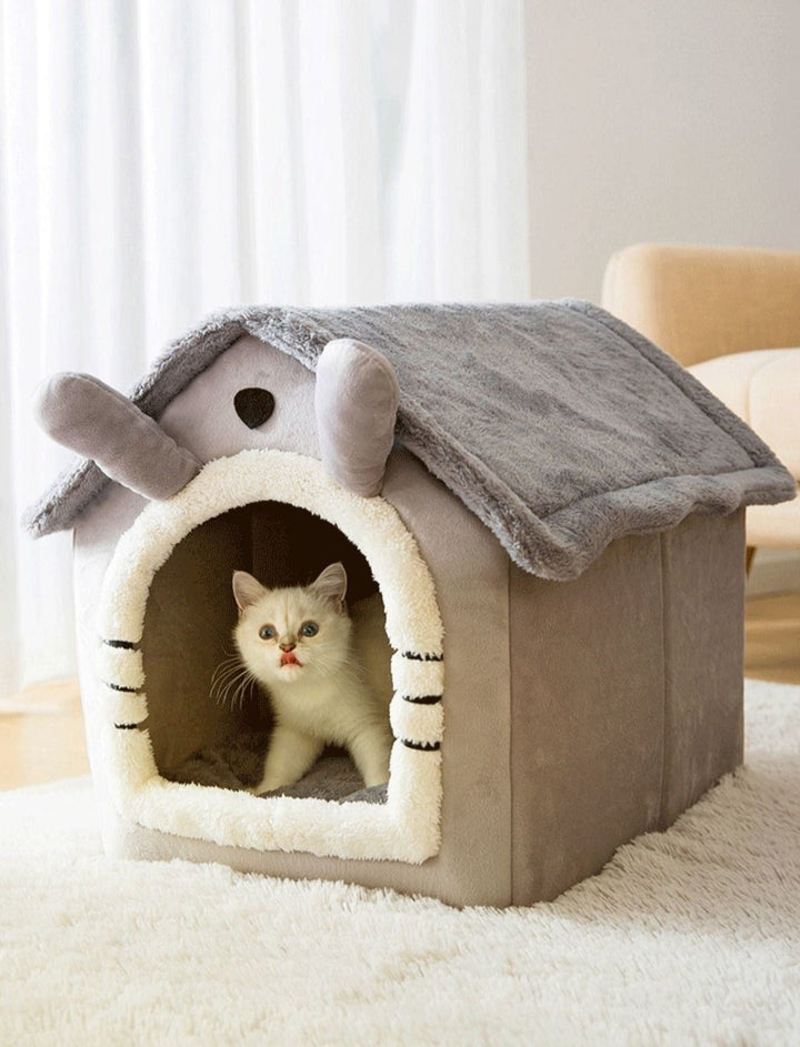 Ultiem comfortabel dierenhuisje met zacht pluche, ideaal als warme slaapplek voor kleine huisdieren.