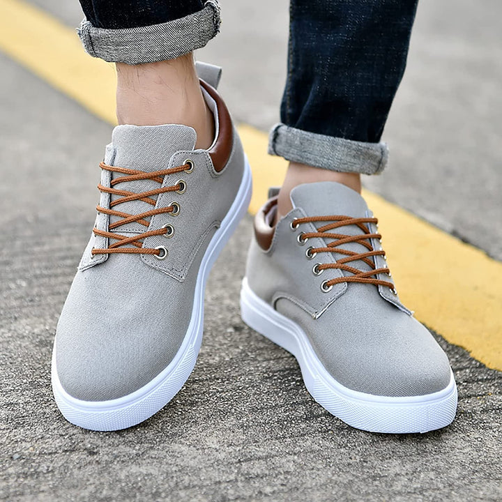 Trendy heren voetmode, comfortabele sportieve sneakers die bij elke casual outfit passen.