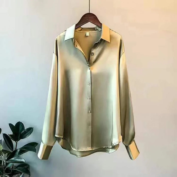 Klassiek gesneden Myra damesblouse met lange mouwen, luxe uitstraling voor zowel casual als formeel gebruik.