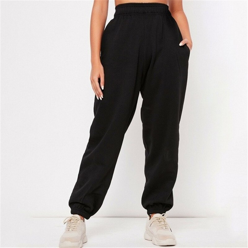 Trendy dames joggingbroek van fleece. Comfortabel, duurzaam en perfect voor dagelijks gebruik.