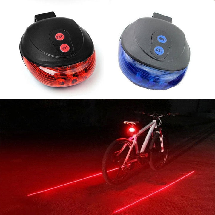 Zwart fiets achterlicht met heldere rode LED's en laserprojectie gemonteerd op zadelpen voor veilige ritten.