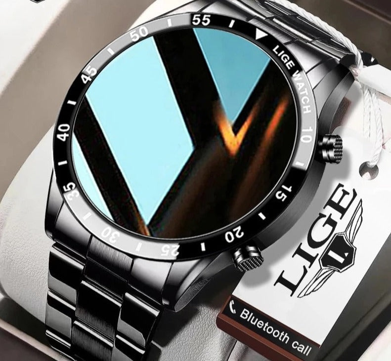 Zwarte en zilveren luxe unisex smartwatch. Elegant design, meerdere functies voor gezondheid en fitness.