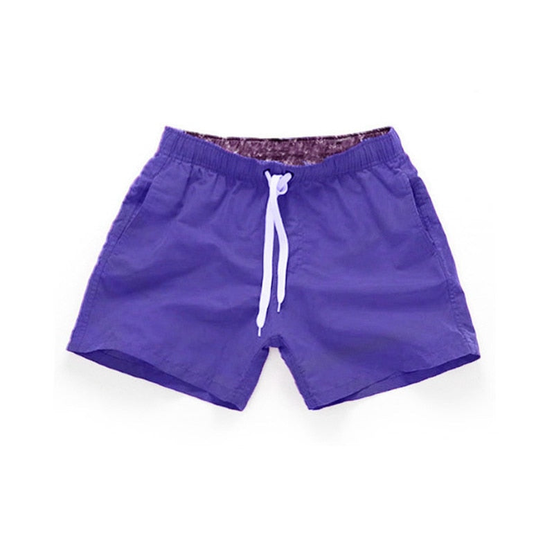 Gele heren zwembroek, kleurrijk en comfortabel voor een dag aan het strand of zwembad.