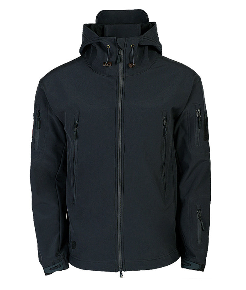 Casual heren softshell jas Titan met capuchon. Comfortabel, waterafstotend en geschikt voor dagelijks gebruik.